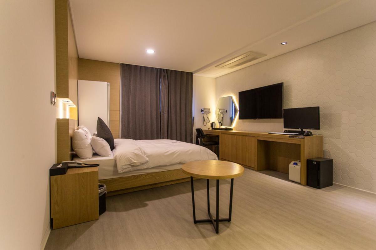 The City Hotel Jeonju Esterno foto