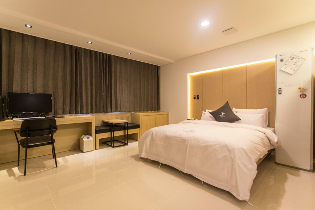 The City Hotel Jeonju Esterno foto