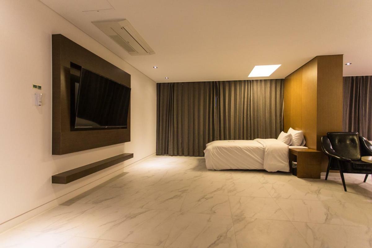 The City Hotel Jeonju Esterno foto