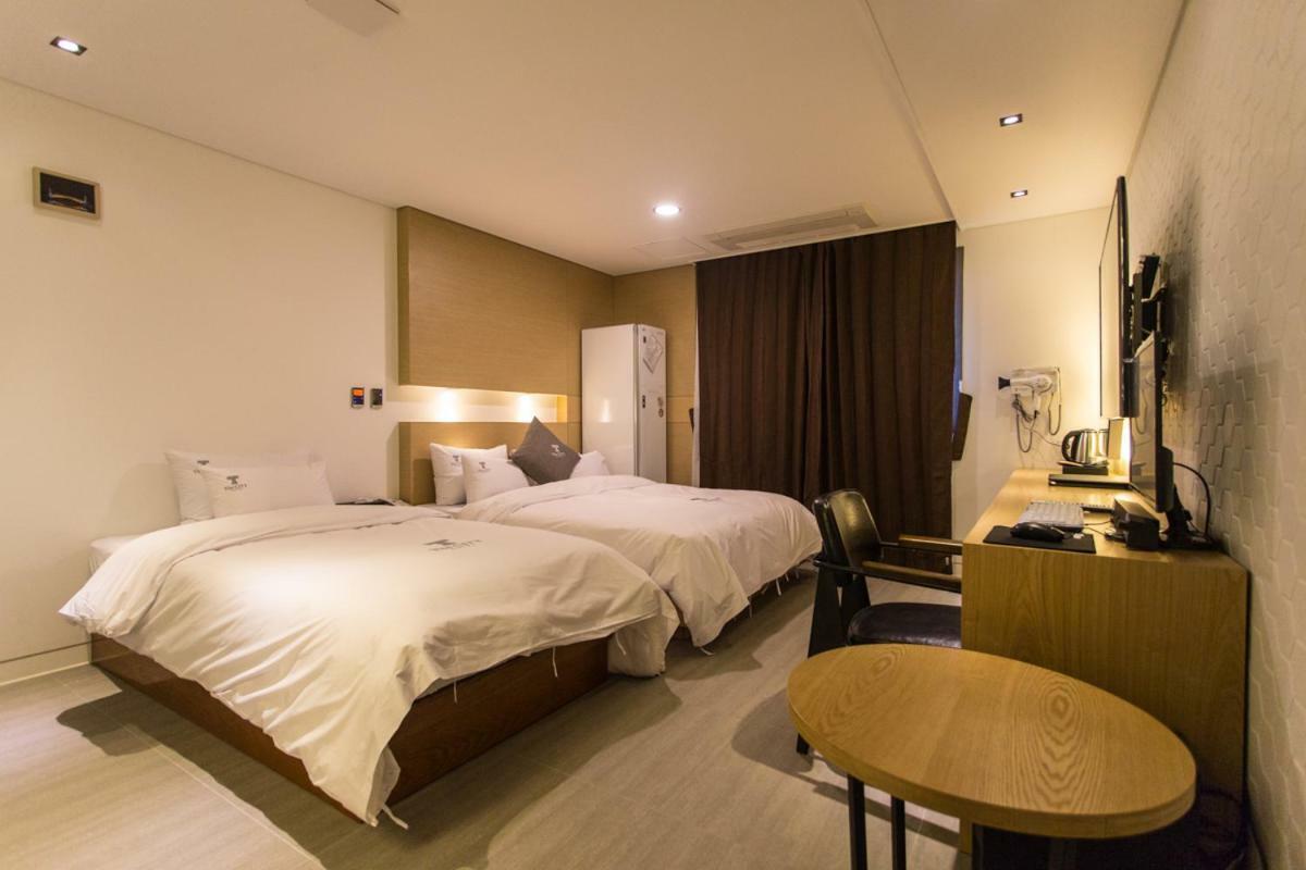 The City Hotel Jeonju Esterno foto